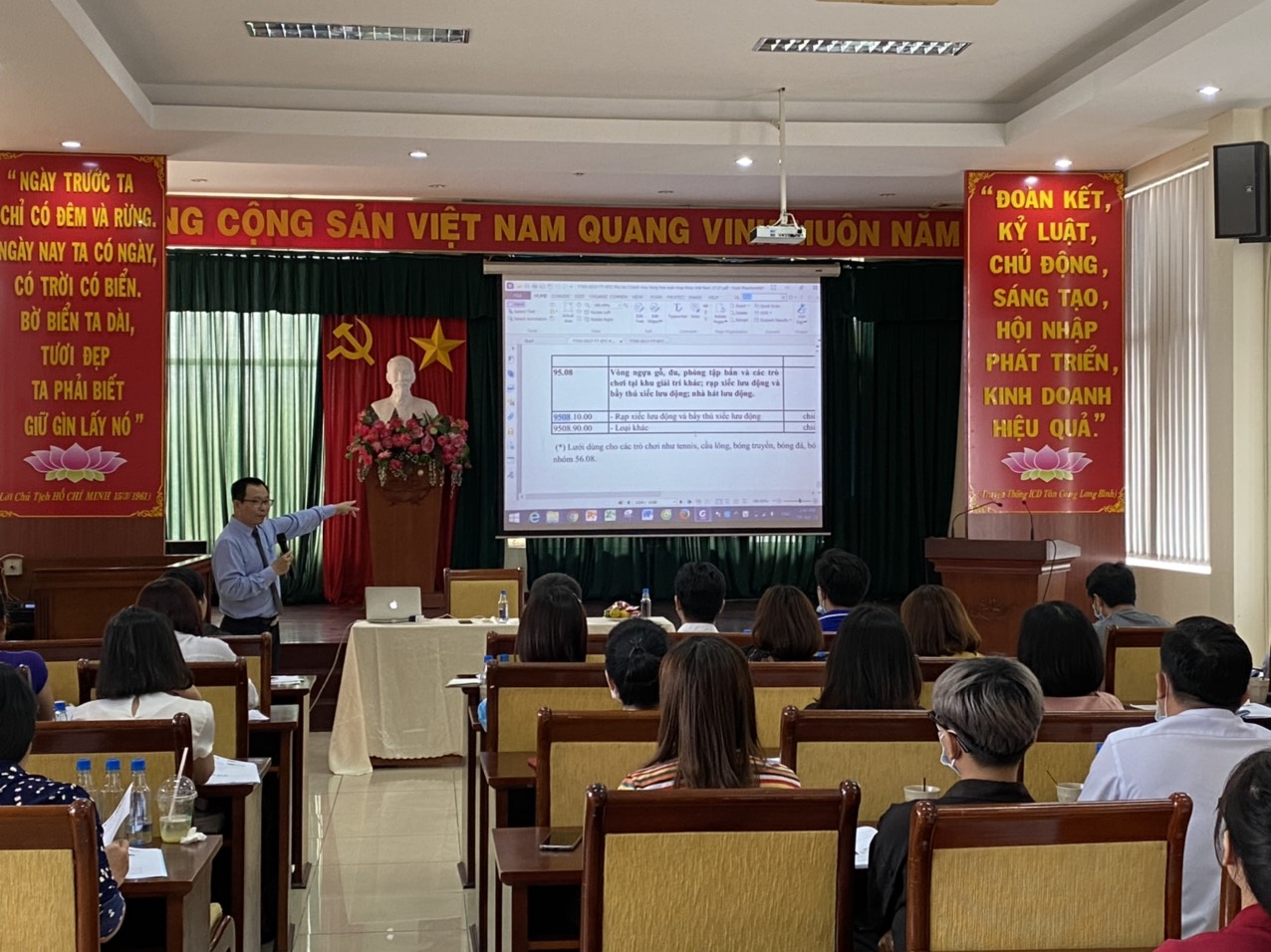1-anh-vc5a9-xuc3a2n-hc6b0ng-trc6b0e1bb9fng-phc3b2ng-phc3a1p-che1babf-vcci-hcm