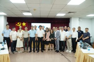 bà Bùi Thị Ninh - Phó giám đốc VCCI-HCM đã có buổi tiếp đón các nhà đầu tư Trung Quốc do công ty Phương Nam tổ chức sang tìm hiểu cơ hội đầu tư vào Việt Nam.