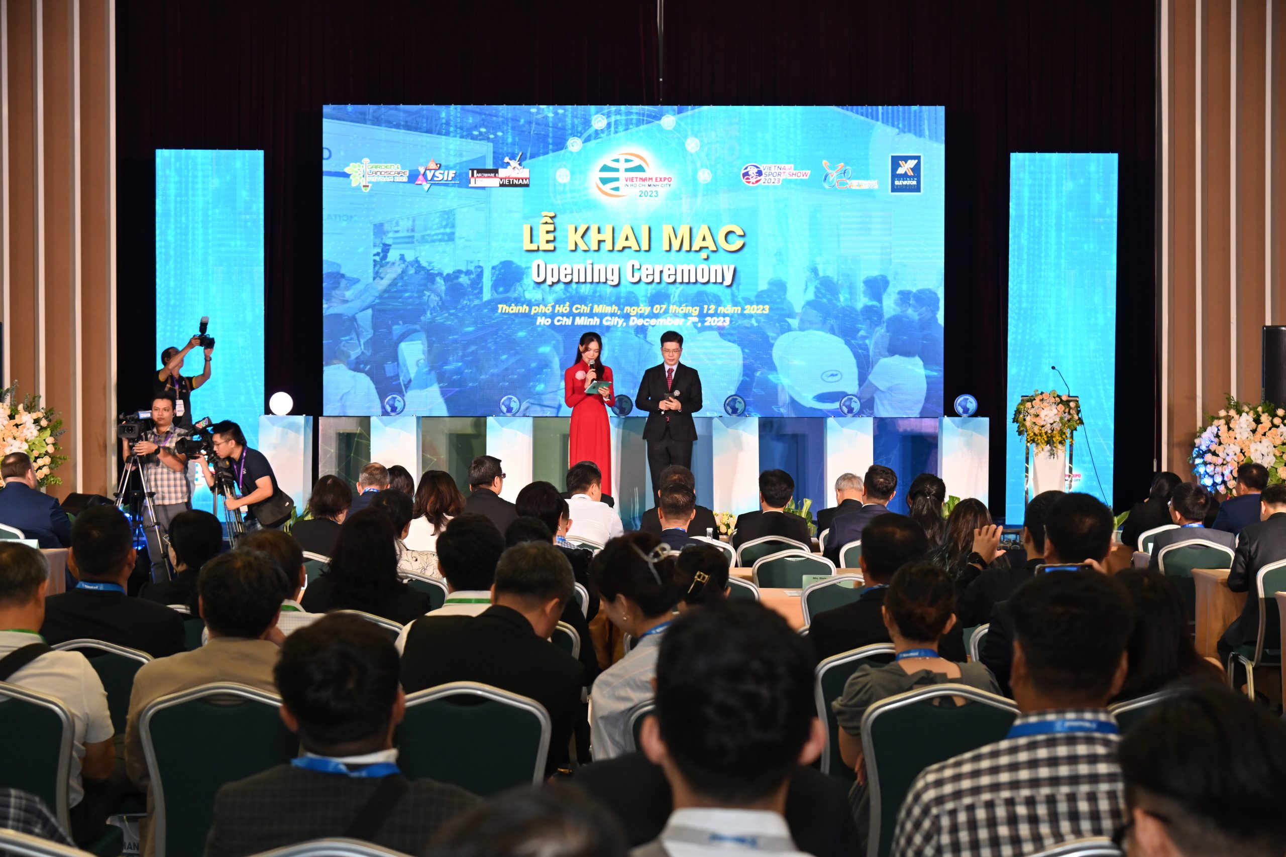 Bùng nổ Khu Gian hàng Quốc gia – Sắc màu toàn cầu hội tụ tại Vietnam Expo 2025