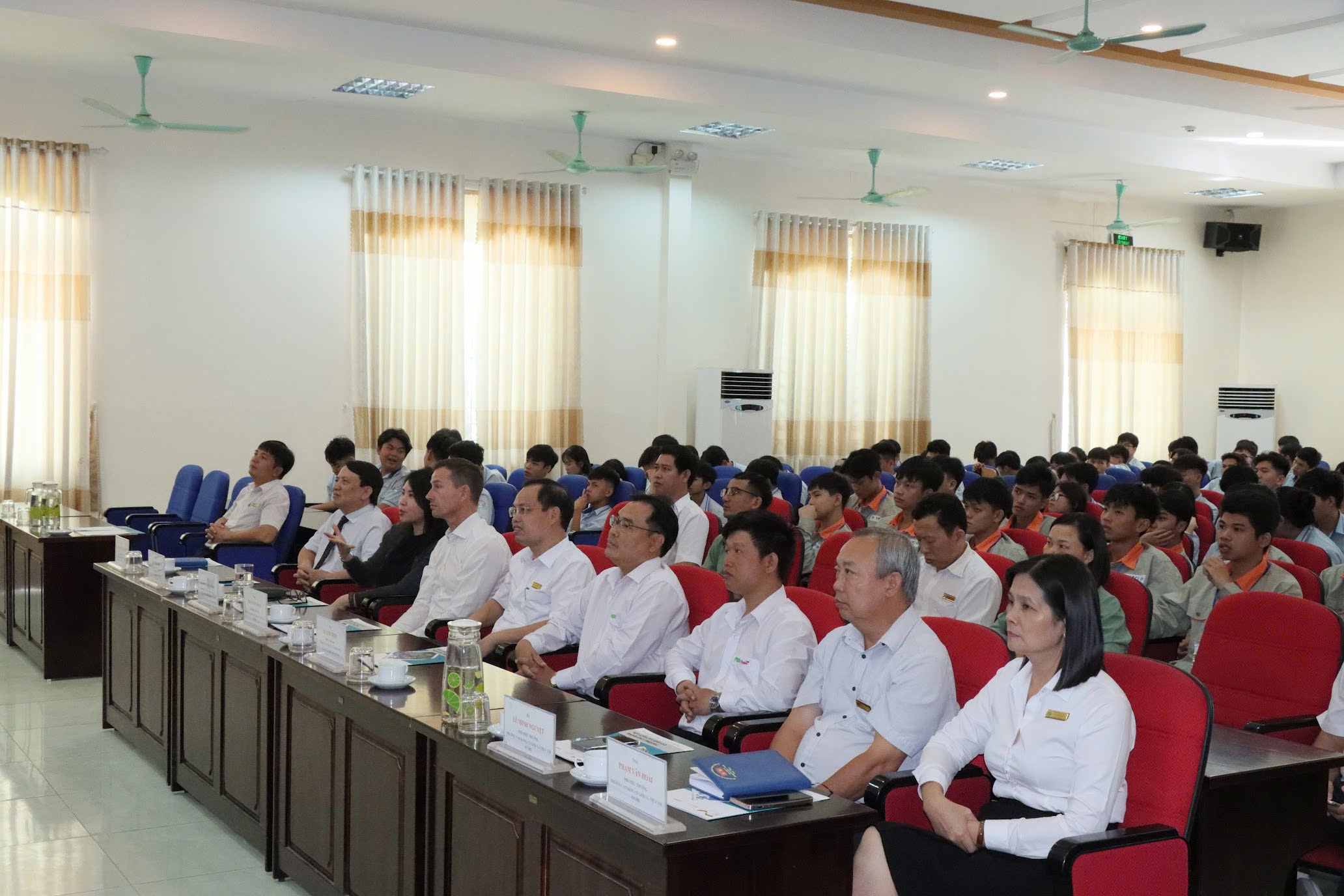 Lễ bế giảng Khóa 1 – Chương trình đào tạo Vận hành & Bảo trì tua-bin điện gió tại Trường Cao đẳng Cơ giới và Thủy lợi